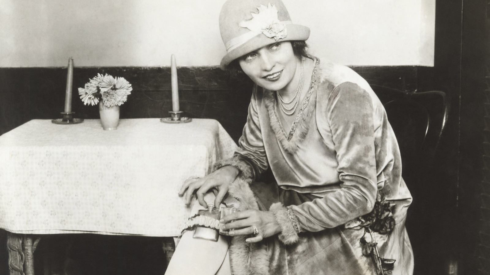 Speakeasies, illegal bars selling alcohol, flourished during Prohibition, and many women played an essential role in running them. Some managed underground establishments, ensuring secrecy and safety, while others acted as hostesses, attracting customers and maintaining order. These women often formed alliances with gangsters or bribed police officers to keep their businesses operating despite the nationwide alcohol ban.